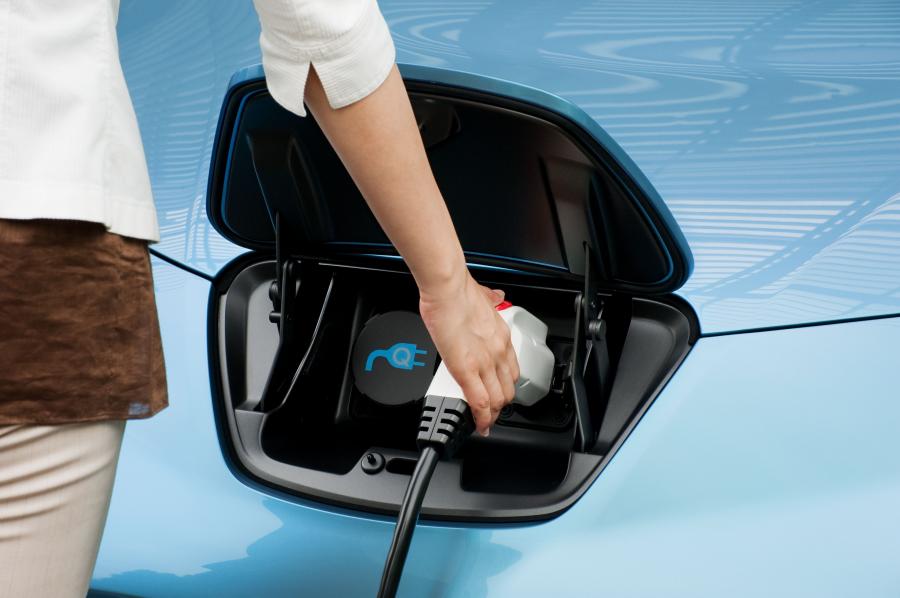  Nissan Leaf 2010 года  (фото 3 из 77)